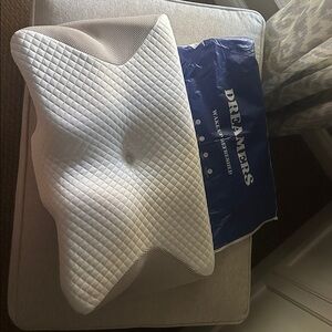 Dreamers White Quilted Support Pillow